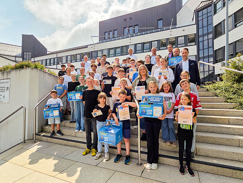 Gruppenbild bei der Preisverleihung des Handy-Wettbewerbs 2026