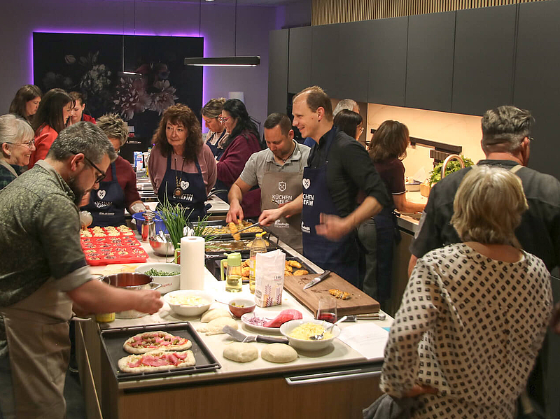 Beim "Restla Kochen" Kochkurs zeigte Showkoch Frank Knöchel wie man aus Resten leckere Menüs zubereiten kann.