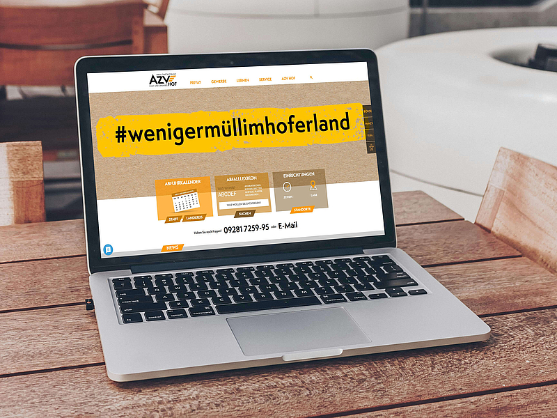 Ein geöffneter Laptop zeigt die Startseite des AZV