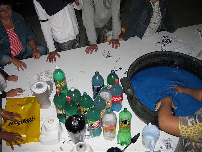 Brasilien 2012: Papier schöpfen